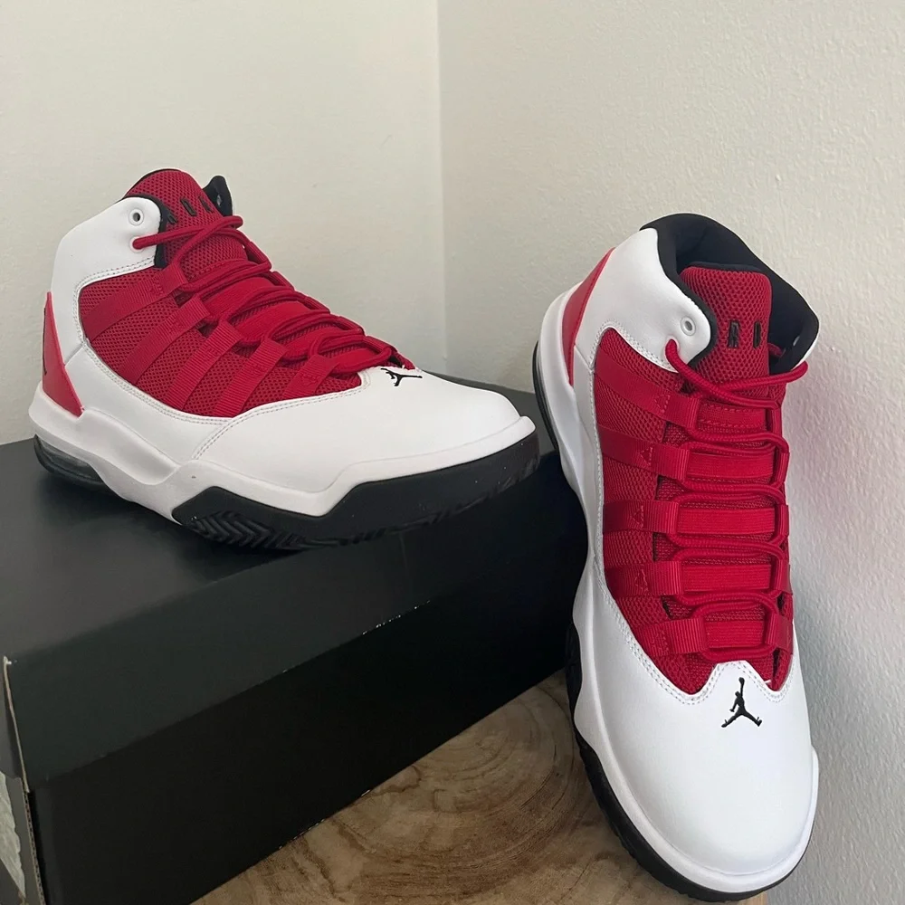SOLD - Jordan Max Aura - Picture 3 of 3